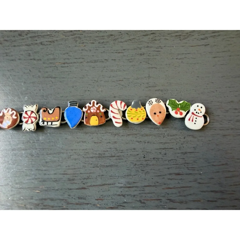 Vintage Christmas Holiday Charm Bracelet Ceramic Santa Snowman Gingerbread 7.75